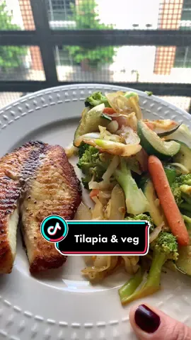 Pan fried Tilapia w sautéed veg #lowcarbrecipes #foryoupage #fyp #healthyrecipes #tiktokfood #weightloss 