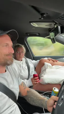 Is so!!! 😎😂😉#sveniundnicki #paarcomedy #couplecomedy #couple #drachen #fypシ #trocken #trockenehaut #😂