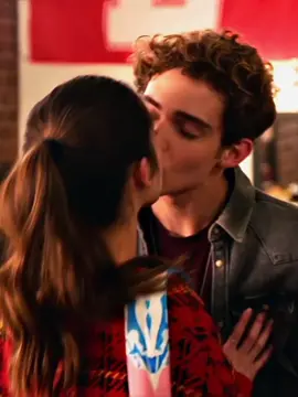 i love that this scene was improvised #fyp #rini #riniedit #hsmtmts #hsmtmtsedit #oliviarodrigo #oliviarodrigoedit #ninisalazarroberts #rickybowen #joshuatbassett #joshuabassettedit #foryoupage #foryou #edit #edits #viral #velocity #velocityedit #MessFreeHero #GenshinTeleport #PartyWithVMAs