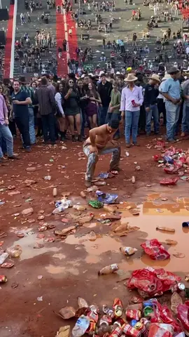Diretamente do Barretão, o mais novo contratado da equipe potência #gordindoido 💥🤣🍺 #barretos2022 #barretos #barretao #festadepeaodebarretos  #cachaca #loucura #gordim #lama 