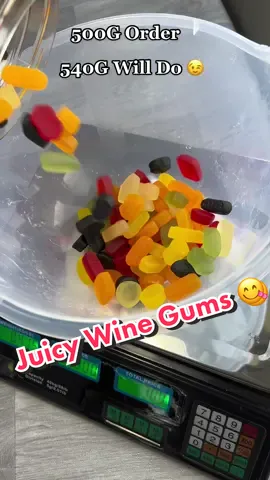 We always like to give a little extra in our orders 😉 #wine #asmrfood #asmr #sat #oddlysatisfying #packing #picknmix #icandyuk #sweets