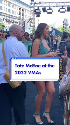 @tatemcrae slaying the #VMAs red carpet ✨ 