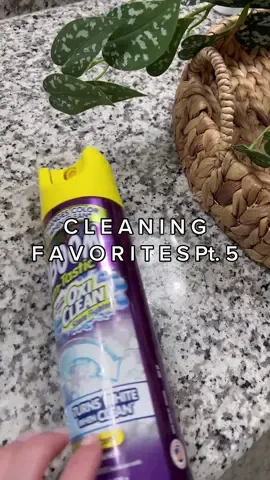 That soap 🧼 scum didn’t stand a chance! 🧽😏 #clean #CleanTok #cleanwithme #cleaningmotivation #cleaningtips #bathroomcleaning #scrubbing