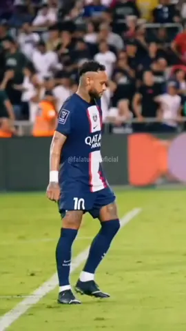 O Menino Ney tá sempre lançando tendências com suas dancinhas! 🕺🏽 Qual a sua preferida? 🇧🇷 @neymar #neymar #futebol #footbal #psg #brasil #copadomundo #worldcup #copa #fy #fyp 