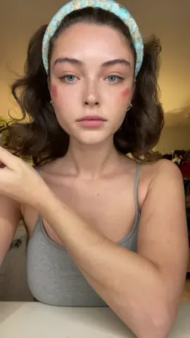The way the audio cuts off             Using @kiehls  moisturizer @m@makeupbymarioighlight @k@kosasrow gel @c@charlottetilburyipliner @g@gisouipgloss and everything else is @m@milkmakeup