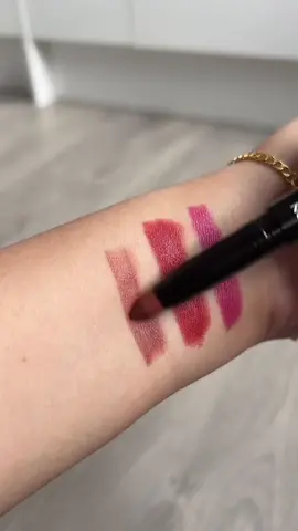 The prettiest #lipstickswatches we ever did see ✨ @omgzec using #Revlon ColorStay Matte Lite Crayons. #lipstick #lipsticks #lipstickswatch #lipstickshade #lipstickshades #lipcrayon #lipcrayons #mattelipstick #mattelips #mattelipsticks #mattelipstickshade #mattelip