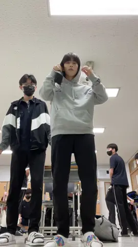 누가 더 잘생김? #추천 #06 #춤 #추천떠라 #학교에서 #수업시간