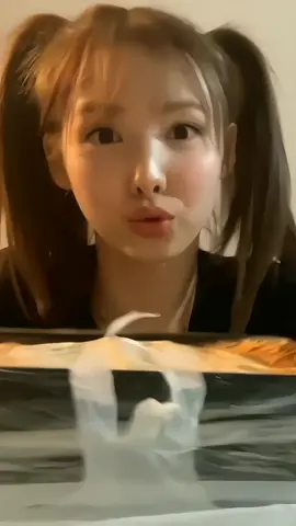 🍱𝓷𝓪𝔂𝓮𝓸𝓷 𝓮𝓪𝓽𝓲𝓷𝓰🥘 #nayeon #twice #asmr #mukbang #fancam #eating
