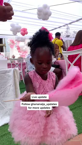 Live Update : what is @islandfrimpong eating at her birthday party 🥳🎂🥳😂