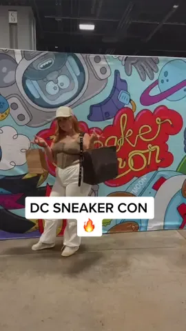 DC Sneaker Con!!! Only posting this 2 weeks later lol #dcsneakercon #sneakercon #sneakers #sneakerhead #gratefuldeaddunk #dmvweekend #streetwearstyle