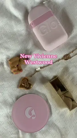 Gonna use this sound till someone else uses it idc i thought it was brilliant when i made it 2 months ago. Also can anyone with vivienne westwood tell me how they store theirs? My mom made me throw away all but two of my boxes(THE SMALL ONES) bc it was “tacky” and “taking up space)🙄#coquette #hyperfeminine #viviennewestwood #gossipgirl #gossipgirlhere #oldmoney #pearls 
