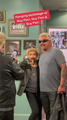 #GuyFieri @sabrinacarpenter & #JamesCorden their natural habitat 🔥#latelateshow #flavortown #sabrinacarpenter 