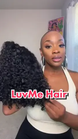Curls for dayssss @luvmehair ✨ link in bio! Use code: LUPUS for 23% off 💜 #luvmehair #wig #curlywig #wigtok #baldgirl #baldgirlsoftiktok #lupuswarrior #lupus #spoonie #autoimmunedisease 