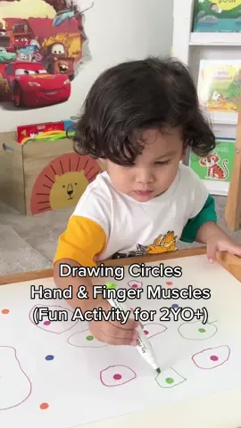 Let your toddler practice drawing circles, lines, and patterns to strenghten their hand and finger muscles for pre-writing 🙌🏻 #toddler #toddleractivities #drawing #fun #prewritingskill #diyactivities #montessori #2yearsold #fyp 