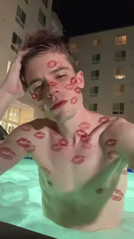 💋