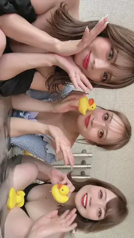 ここの水あったかくて3人で浸かってたんだけど、店員さん来てここ足湯ですってwwwww#都ホテル#おすすめのったら教えて #福岡 #水着