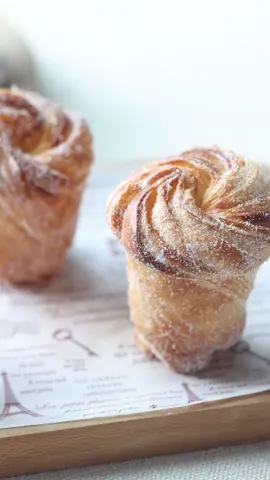 ~ Sourdough Cruffin ~ #sourdoughcruffin #viennoiseries #laminateddough #handlamination #cruffin #sweetstiffstarter #sourdoughpastry
