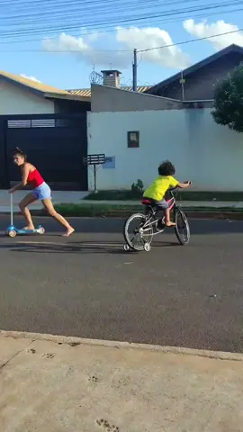This kid is going places! ☺️🕺🏾🚲 #viralhog #win #dancing #brushitoff
