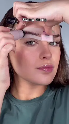 10 second brows?😱 Have your tried out brow stamps?👏 Ruby shows you how easy they are🔥 #browroutine #browstamp #brows