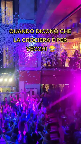 Chi dice che la crociera è per vecchi, lo dice solo x invidia!!! #crociera #tuttalavita #divertimento #disco #ballare #lavostraèsoloinvidia🥱🐍 