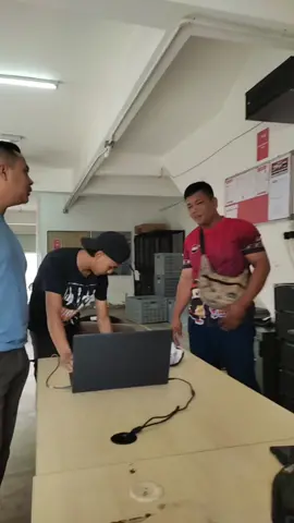 Sambil tunggu lori sampai buat hal dah🤣🤣🤣🤣#fyp #fypシ #ninjavan #orangkampung #pahang #kualalipis 
