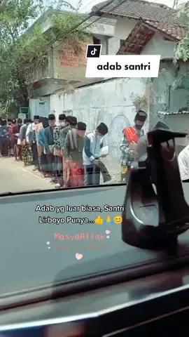 sungguh istimewa orang yg dianugerahi akhlaq/adab yg mulia. Cerminan Santri Indonesia luar biasa #santrilirboyo #filesantri #adabsantri #akhlaqsantri #alasantri #santrikediri #santriindonesia