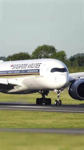 Singapore A350 Greaser! #fyp #foryou #avgeek #airplane #aviation #aircraft #airbusa380 #a380 #airbusa350#planespotting#plane#planes#airplanes