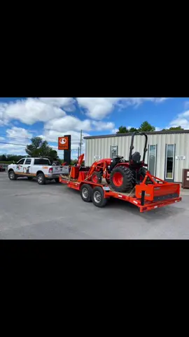 Shawn G is on route to deliver Kubota LX2610 ROPS! #tractor #loader #grapple #forks #snowblower #remotes #boxscraper #kubota #hartingtonequipment #HE #delivery #hartington #perth #ontario #fyp #happythursdayeveryone