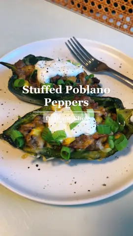 #ad Home Chef week is my favorite week of the month 😋 Use code: “ERIKA16” for $100 off (11 FREE MEALS). Link in bio 👉 #hookedonhomechef #realhomechef #healthydinneridea #healthydinnerinspiration #stuffedpepperrecipe #easydinnerrecipe #easymealidea 