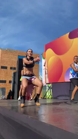 Si! Si! Definitivamente mis Caracólicos cada dia me encanta mas bailar afrodance. Simplemente disfrutando en una Terapia de Baile en vivo! #yassdance #lacaracolica #terapiasdebaile www.yassdance.com 