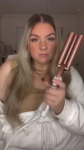 last day withvthese roots so i had to post my current go-to hairstyle 