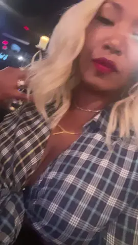 Blondes have more fun!!! Lol #yayamoments #yannacrawley #fridayfeeling 