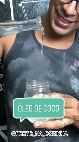 Ei minha bença, se tu pode gastar muito menos e ter o mesmo produto que teria gastando muito mais então pra que perder tempo? Hoje vou te ensinar a fazer óleo de coco que por sinal está o olho da cara. . 👇🏾USEI ISSO AQUI 👇🏾  - 3 côcos  -  1 1/2 xícara de água  . Então faz aí bença e não esquece de curtir , comentar e compartilhar visse.  #pretonacozinha #oleodecoco #leitedecoco #fazaibença #DIY