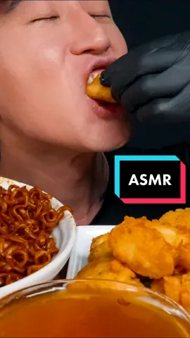 chicken nuggets & sweet n sour sauce #fyp #asmr #mukbang #eating #chickennuggets 