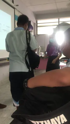เข้าห้องสายก็เลยโดนอาจารย์ทำโทษ🤣🤣🤣