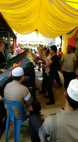 Budaya jangan pernah dilupakan harganya tak ternilai  tidak bisa dibandingkan dengan uang karena punya arti tersendiri yg tertanam didalam adat suku bangsa Indonesia salah satunya Gondang sembilan yg sedang ditabuh ini merupakan kebudayaan khas Mandailing dalam acara pesta pernikahan dan adat lainnya  selamat menikmati