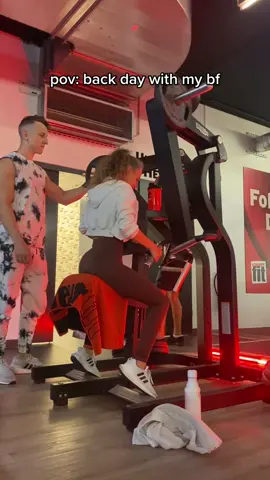 It‘s weight up, weight down, weight up, weight down … 😅 but he says he prefers this over working out separately 🥹 @Michael ❤️ #gymcouple #gymcrush #GymTok #fypシ #foryoupage #trend #FitTok #gymrat #gymfreak #GymLife #gymcouplesgoals #goals #backday #gym