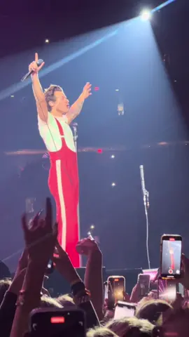 For my little freak stans out there #harrystyles #hslot #loveontour #littlefreak