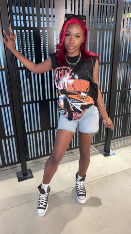 Replying to @therealtiyaja here’s a simpler tutorial for the girlies that struggled with the first one 💕 #DIY #diyclothing #blackgirlclothing #tshirtcutting #easydiy #muscletee #blackgirlstyleinspo #blackgirloutfits #