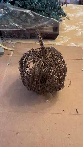 DIY fall pumpkin #fall #pumpkin #crafts #DIY #diycraft #diydecor #falldecor #easydiy