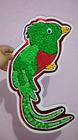 Quetzal doble oficio hecho con bolitas de papel de china 🇬🇹🎊#independencia #guatemala🇬🇹🇬🇹  #creatividad #Quetzal 