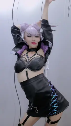 와 춤 잘춰보여!!! (웃음 참는 중ㅋ) #리그오브래전드 #kdacosplay #kdaevevelynncosplay #leagueoflegends #웨이브거울 