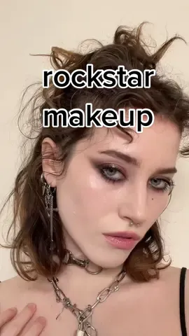my main inspo was vic de angelis 🖤 i wanted to do this makeup trend but i think it’s stupid that it’s called rockstar gf rather than just rockstar. #vicdeangelis #maneskin #grungemakeup #rockstarmakeup #rockstargf #rockstargfmakeup