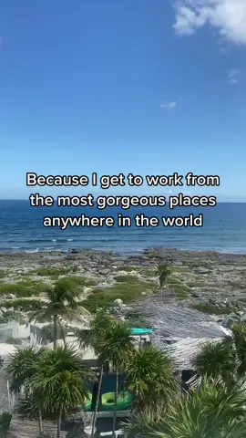 Hard work, with a view #socialmediamanager #smmlifestyle #smmlife #businessownerlife 