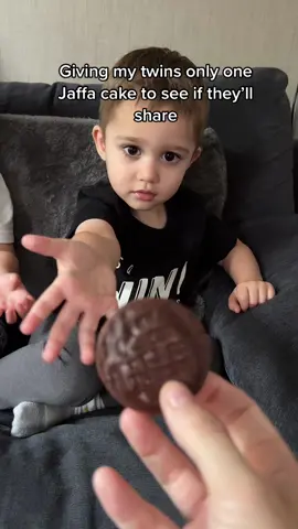 Part 2 Jaffa Cake challenge #twins #toddlersoftiktok #twinchallenge 