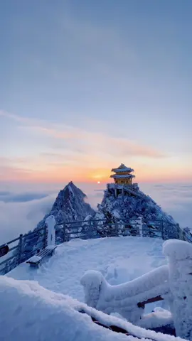 从寺庙看中国雪山的日落 #china #fyp