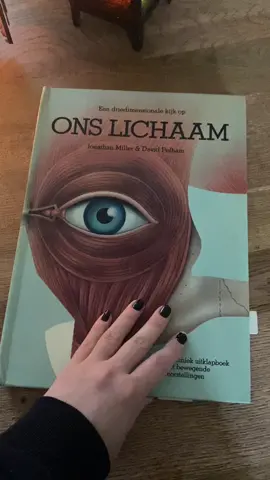 Dutch anatomy pop-up book 1982. Great addition to my fast growing pop-up books collection.❤️❤️❤️❤️❤️❤️❤️❤️❤️❤️❤️❤️❤️❤️Надибала у голандському секонді книгу 1982го року у мою колекцію поп-ап книг. Якби ж то у нас такі підручники були в школі😍#popupbooks#anatomy#anatomybook#booklovers#bookcollection#vintagebooks#darkacademia#darkacademiavibes#mycollection#coolstuff#study#medicina
