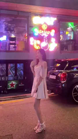 Thay vì suốt ngày cầm điện thoại , sao anh ko thử 1 lần cầm tay tuiii🤭