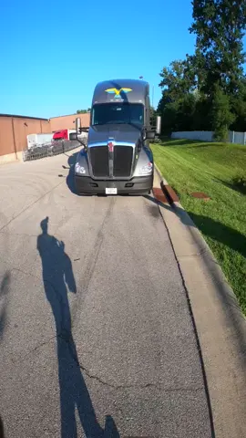 1yr of being a truck driver 👏👏 #alexthetruckingguy #truckinglife #travelingamerica