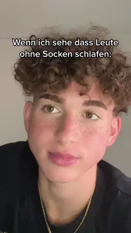 Mit oder ohne Socken? - MIT 100% 🫶🏻insta: chris.mrb #schlafen #fürdich #viral 